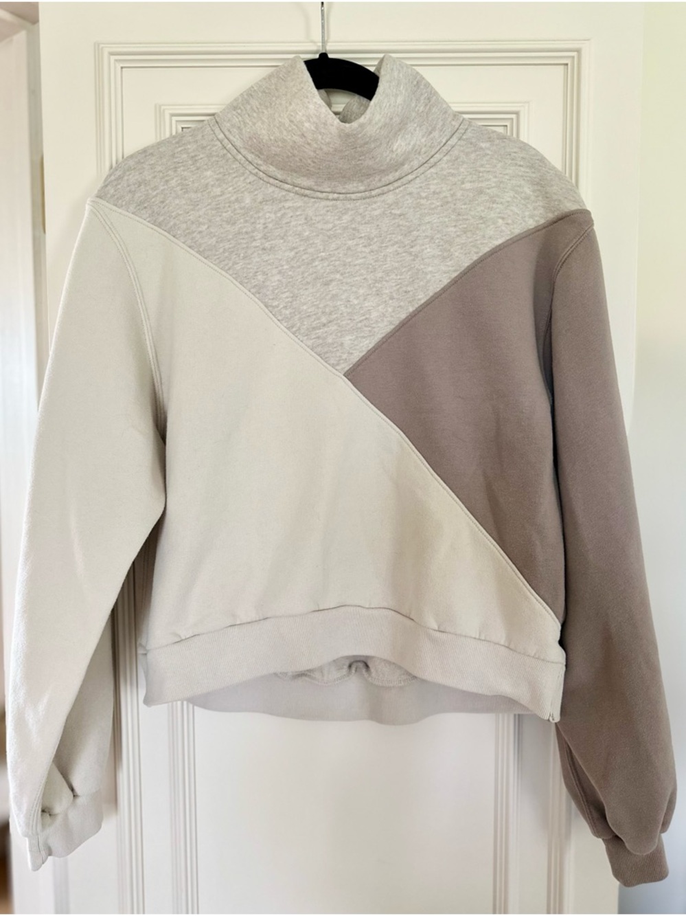 Abercrombie & Fitch Colorblock Turtleneck Sweatshirt in Light Gray, Taupe, Cream